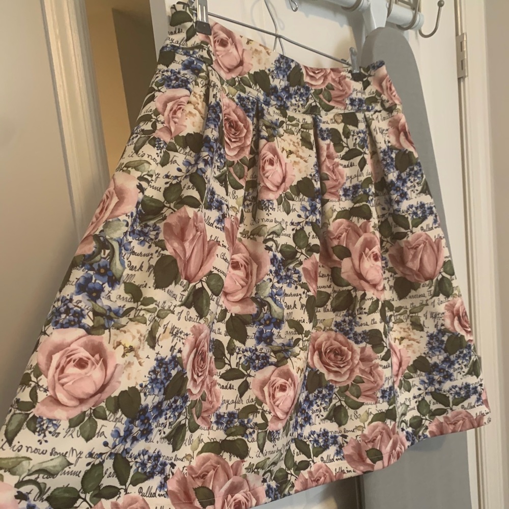 Buetiful european skirt for girls.